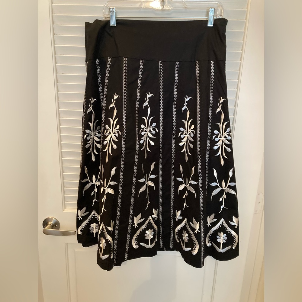 Pre-Loved Dialogue Black With White Embroidery Skirt